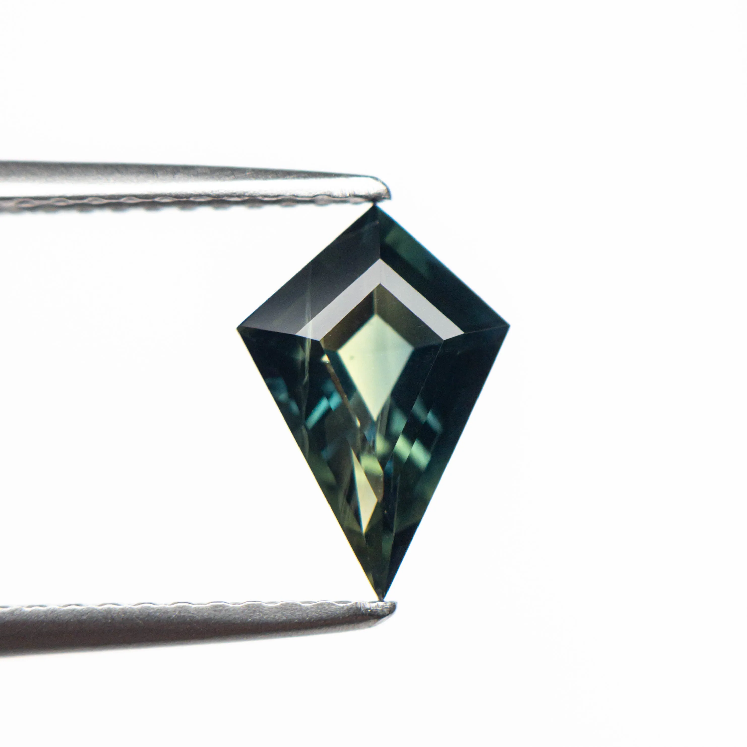 1.35 carat Kite Step Cut Sapphire - Dimensions: 10.00x6.92x3.65mm - Item number: 23488-01