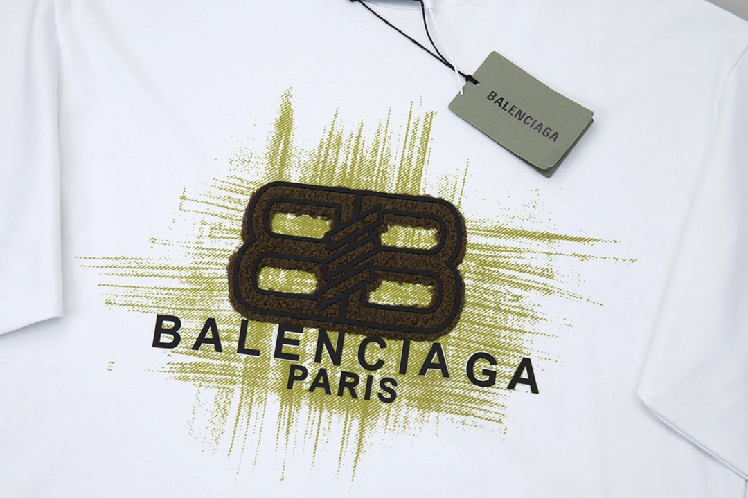 Balenciaga white T-shirt with green graffiti logo, new collection in early spring, available on 1.22.