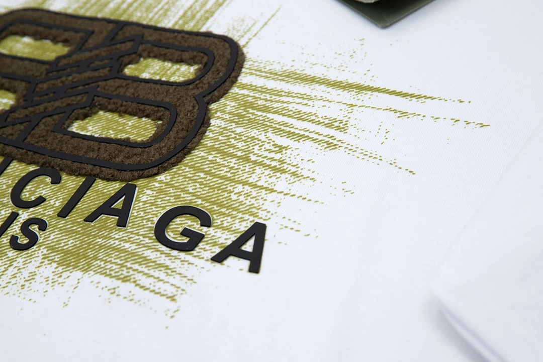 Balenciaga white T-shirt with green graffiti logo, new collection in early spring, available on 1.22.