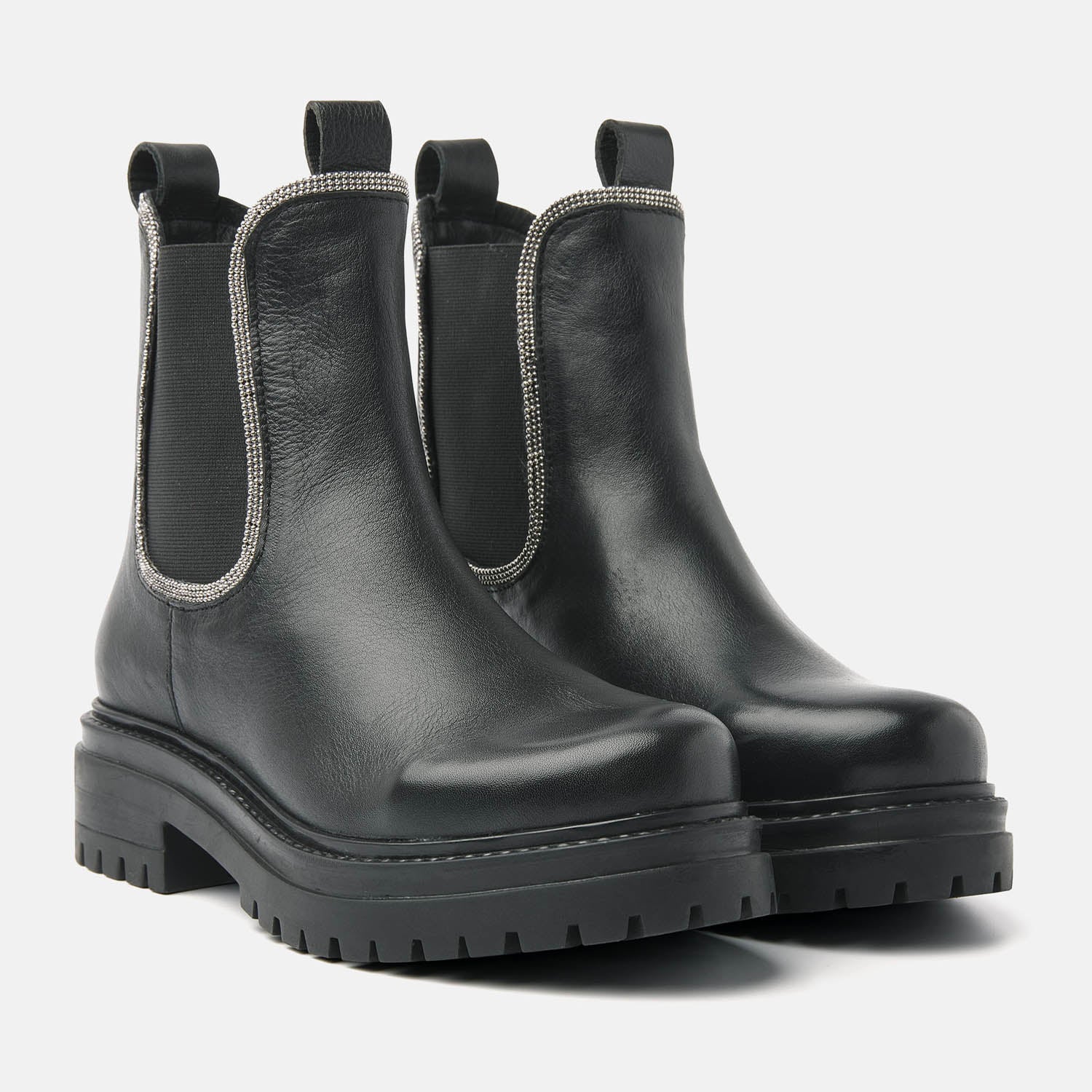 Black Dames Chelsea Boots at 85.630