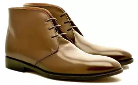 Brown desert boot made of box calf leather.