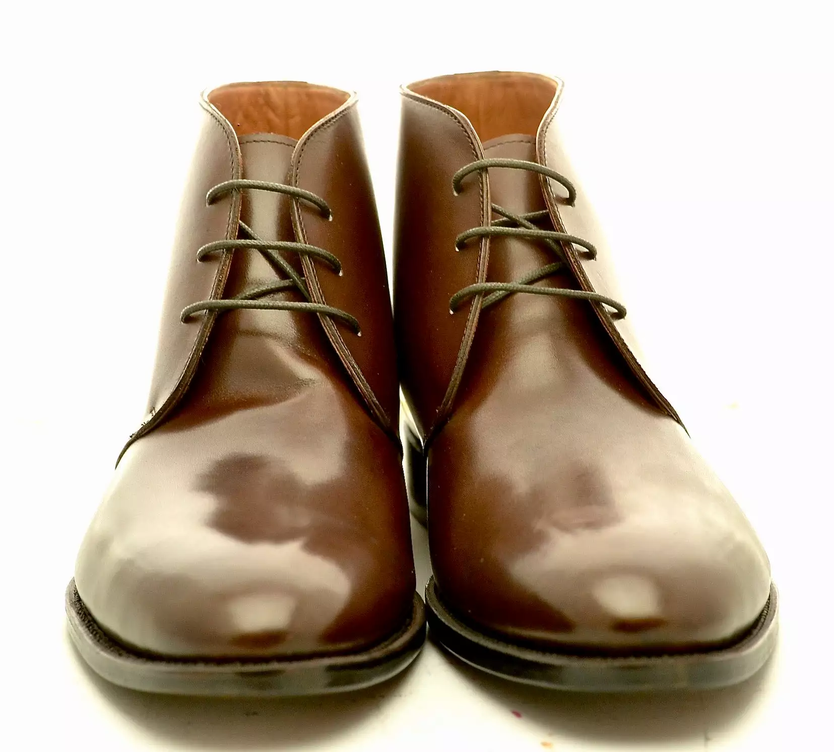 Brown desert boot made of box calf leather.