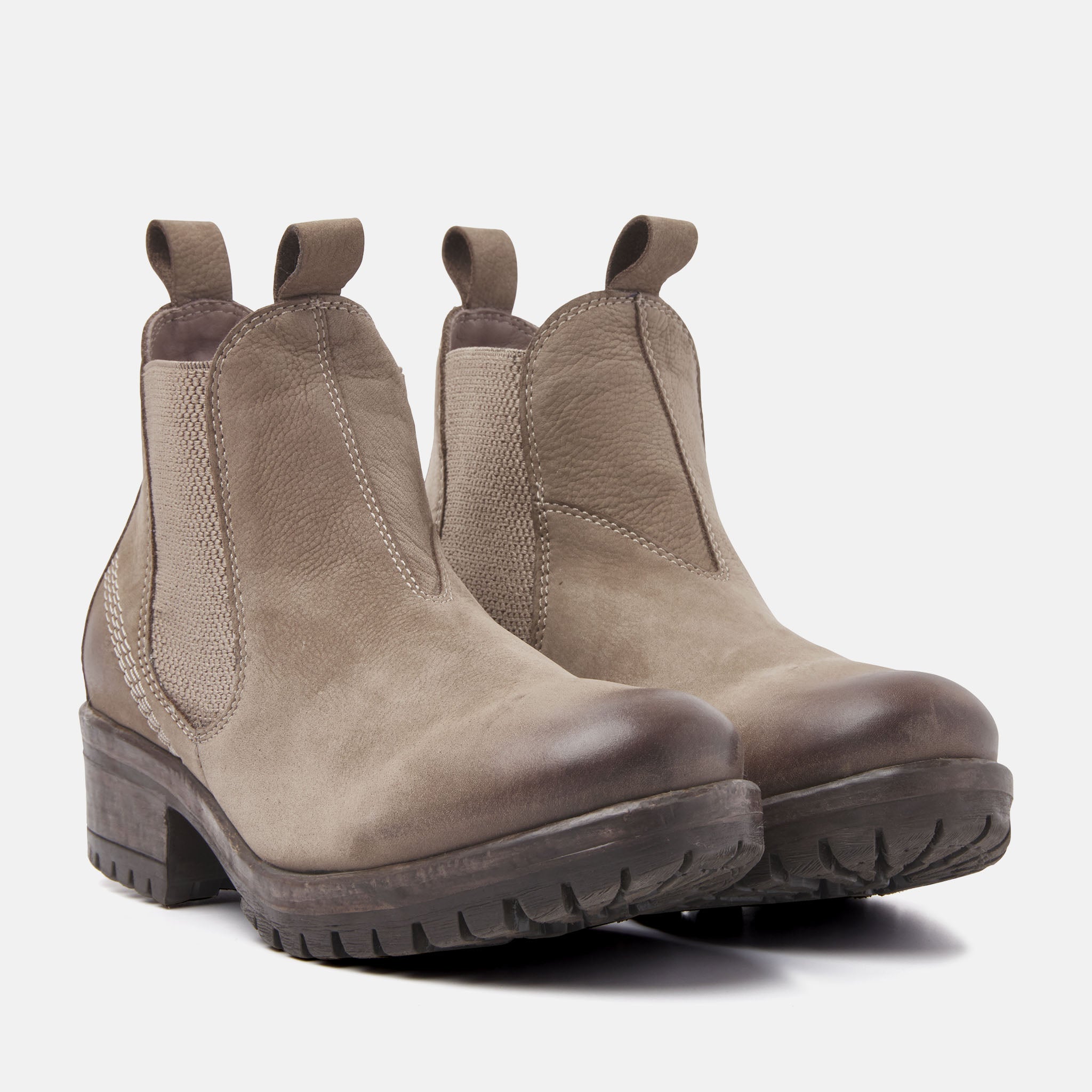 Chelsea boots taupe.