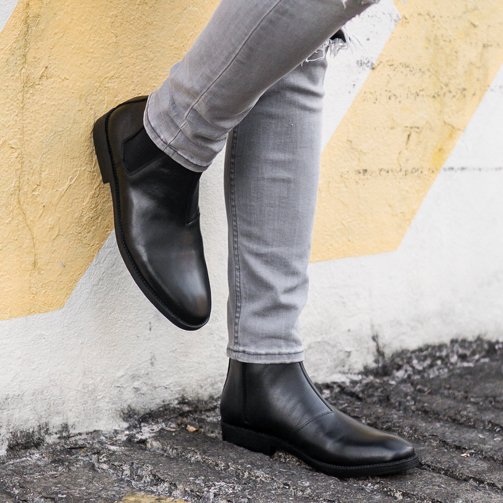 Chelsea Boots with Zipper - Black Leather (Crepe Sole)