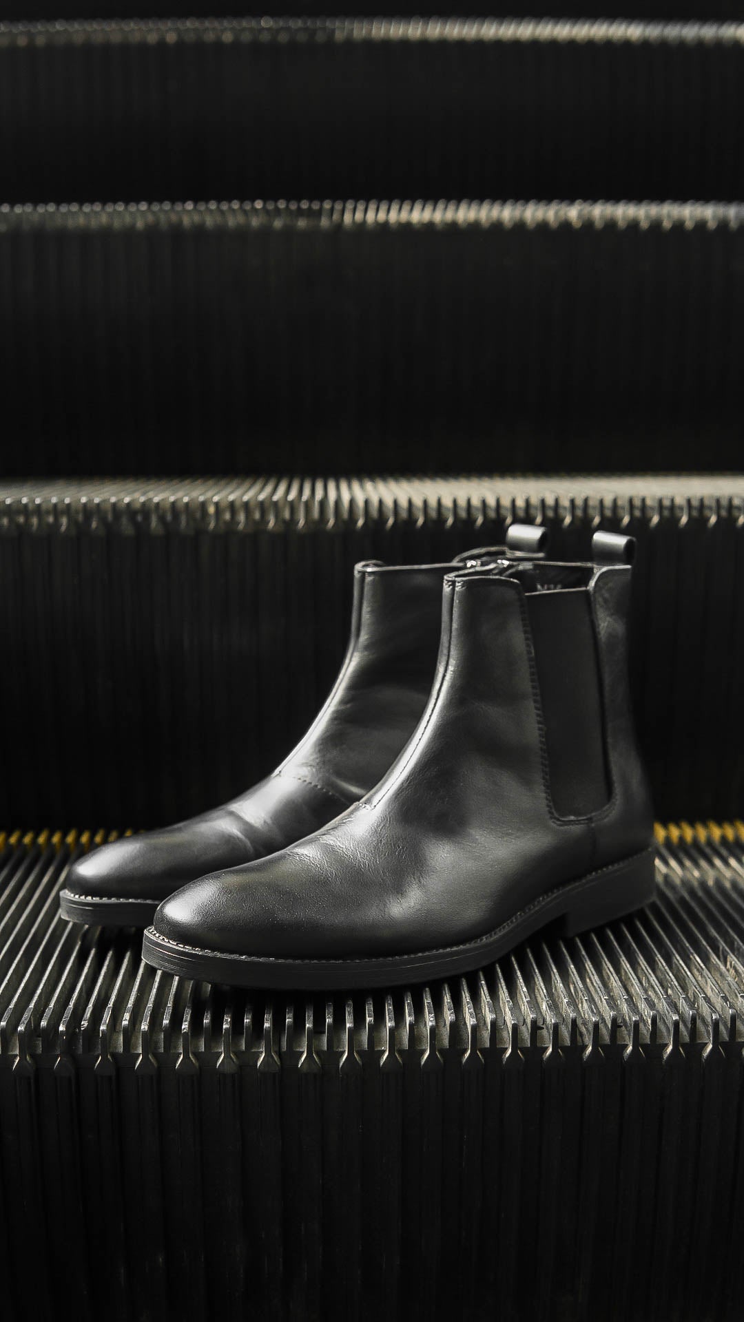 Chelsea Boots with Zipper - Black Leather (Crepe Sole)