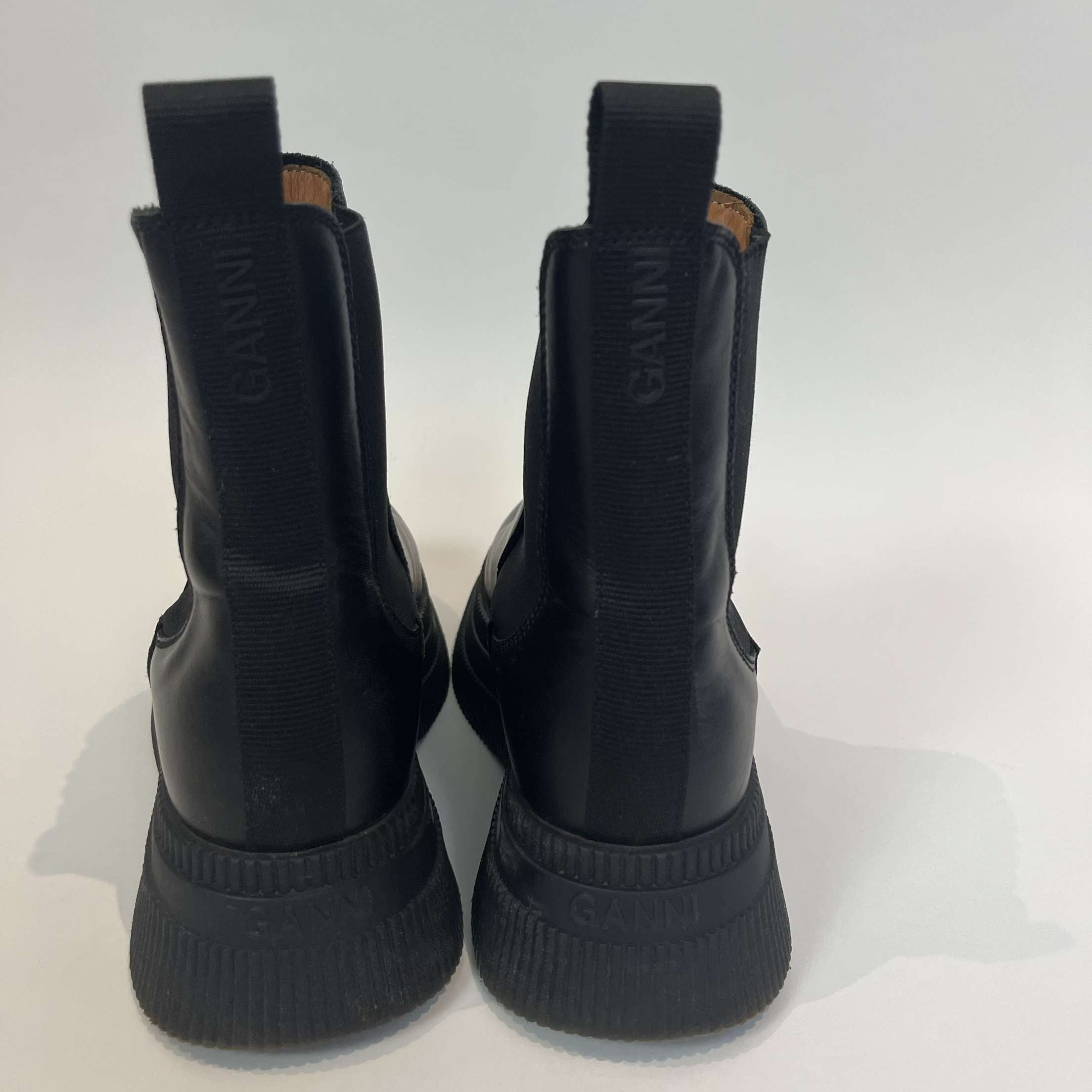 Ganni black leather platform Chelsea boots size 39.