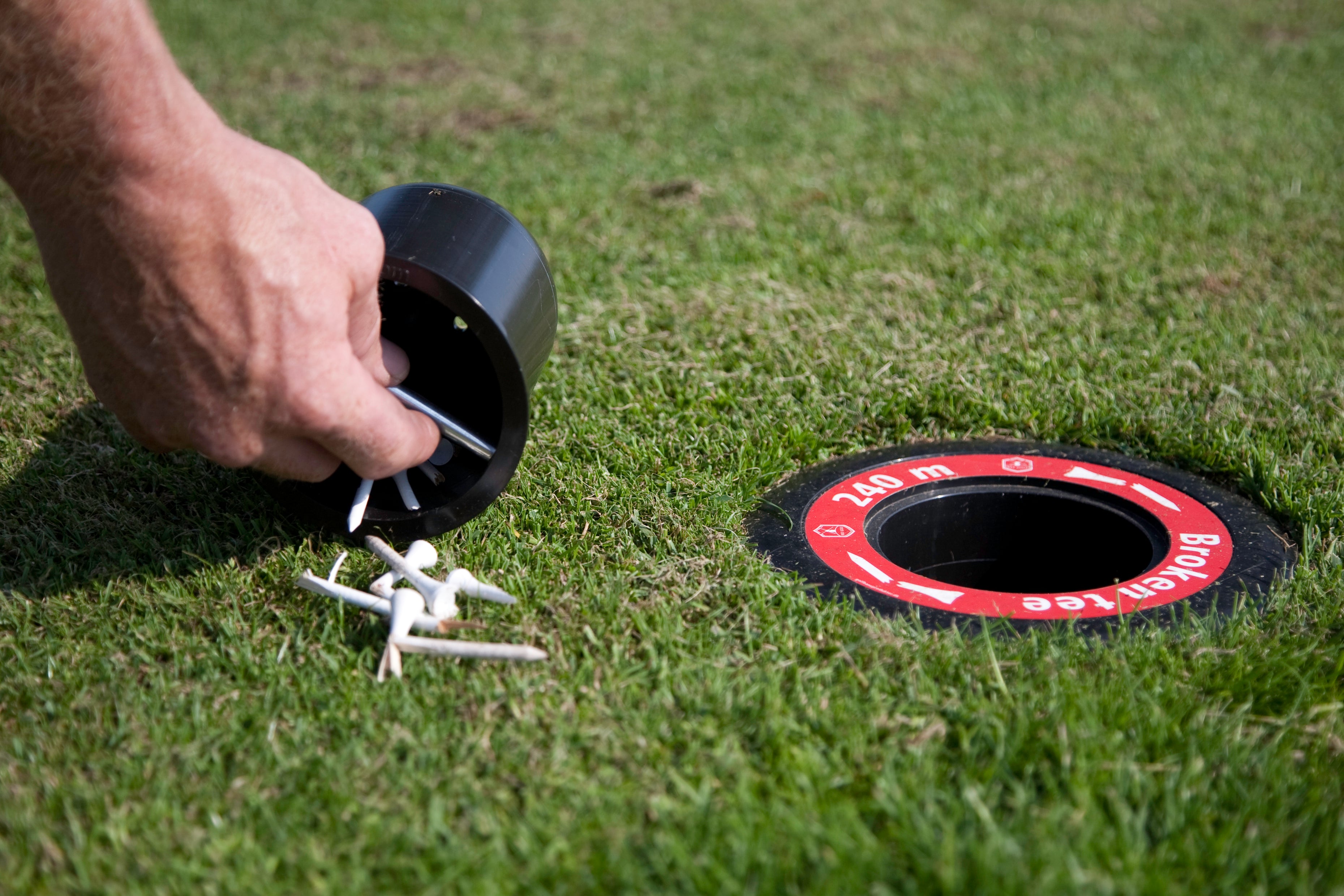 Ground model broken tee caddy black.