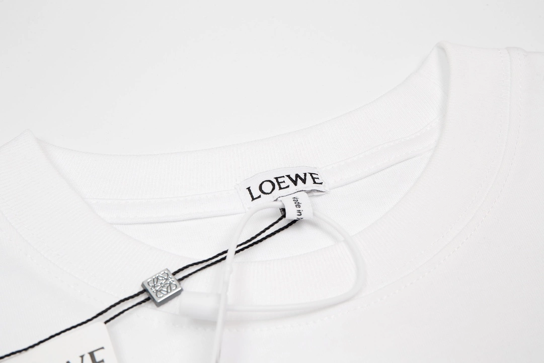 Loew SS23 white pocket embroidered T-shirt with short sleeves in 6.14 inches.