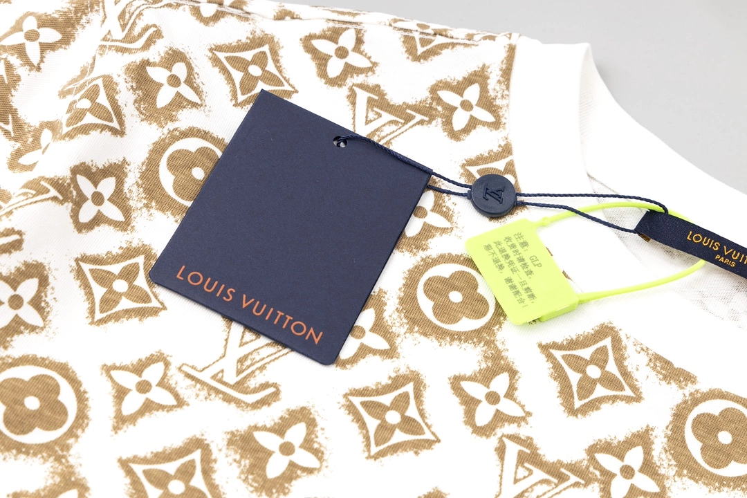 Louis Vuitton 23SS short-sleeved T-shirt in white and yellow, featuring the full body presbyopia logo - 7.11.