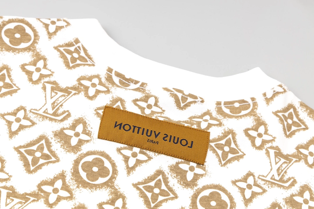 Louis Vuitton 23SS short-sleeved T-shirt in white and yellow, featuring the full body presbyopia logo - 7.11.