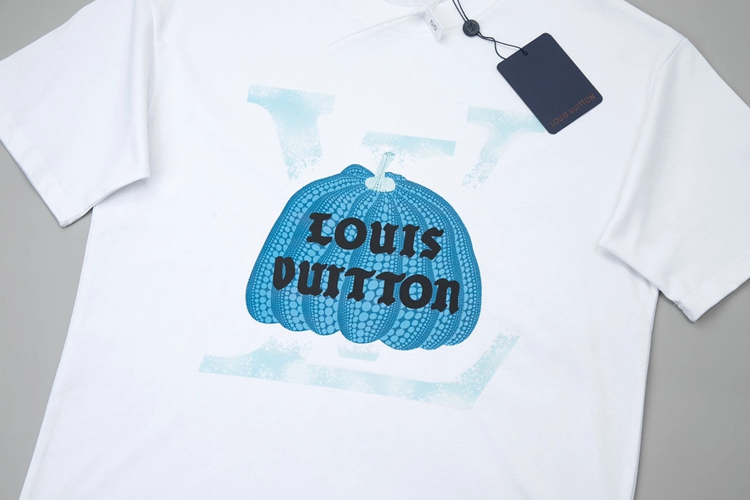 Louis Vuitton Spring T-shirt with Pumpkin Letter Logo in White - 1.22