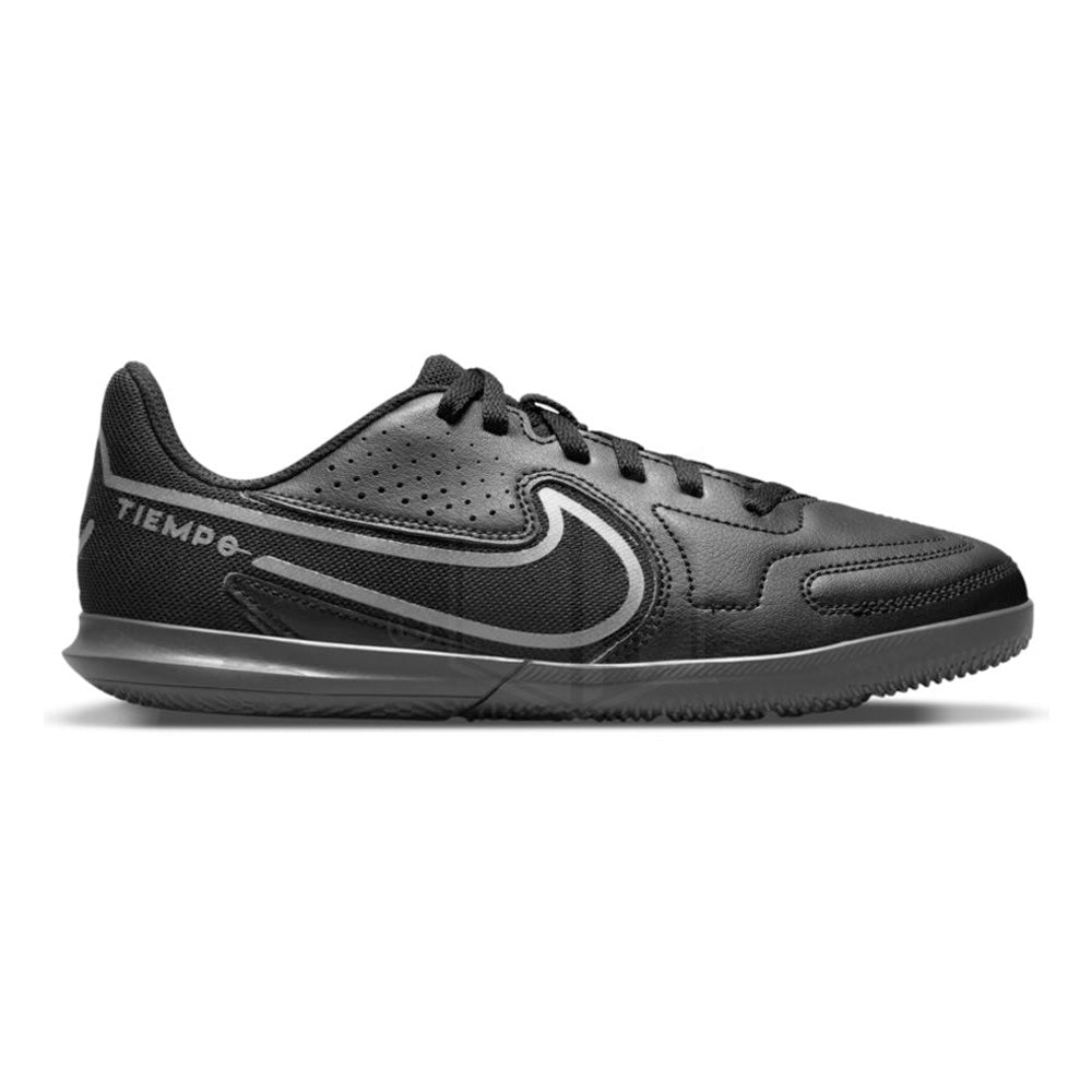 Nike Tiempo Legend 9 indoor soccer boots for juniors, in black and grey.