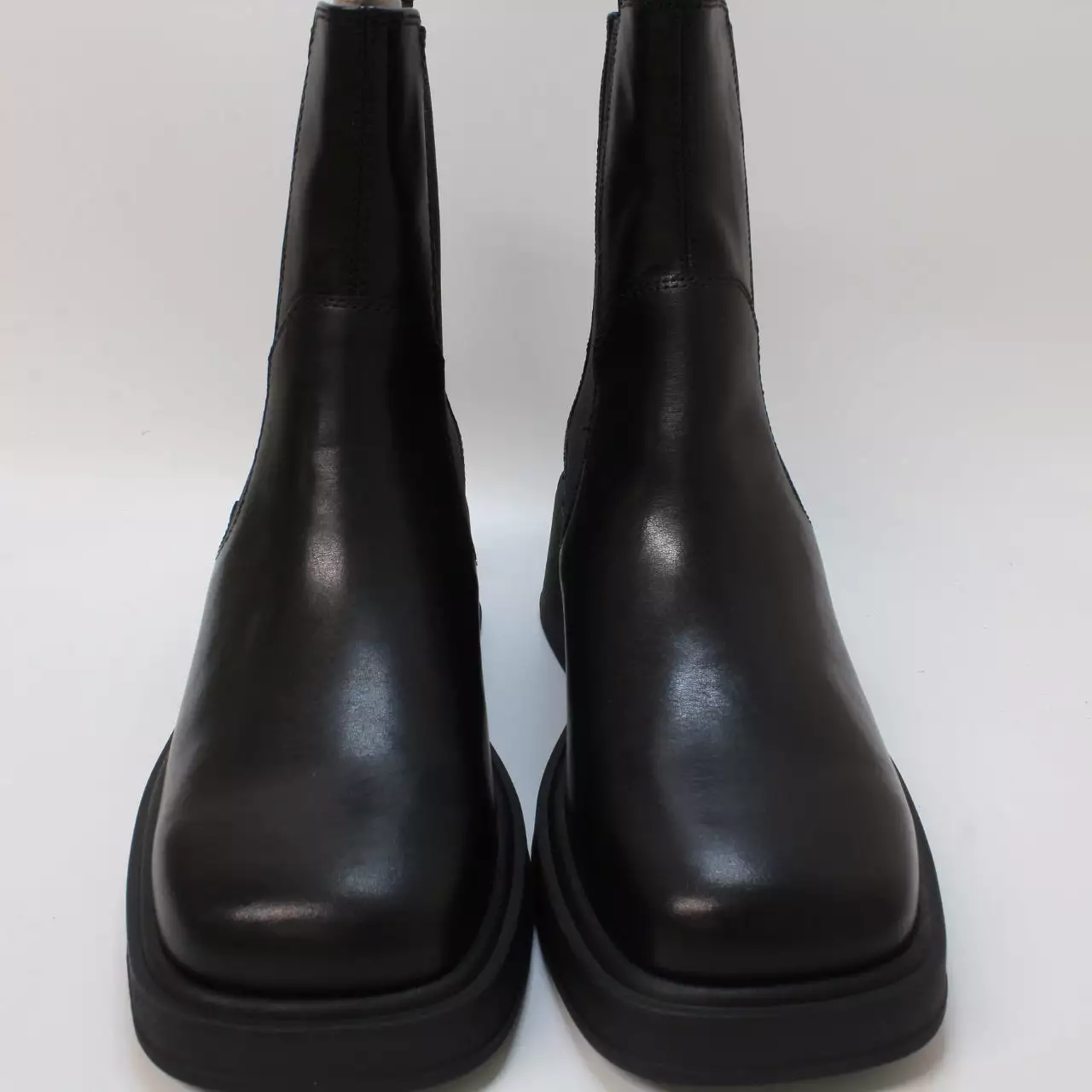 Odd Sizes: Women's Black Vagabond Dorah Chelsea Boots in UK Sizes 5/6