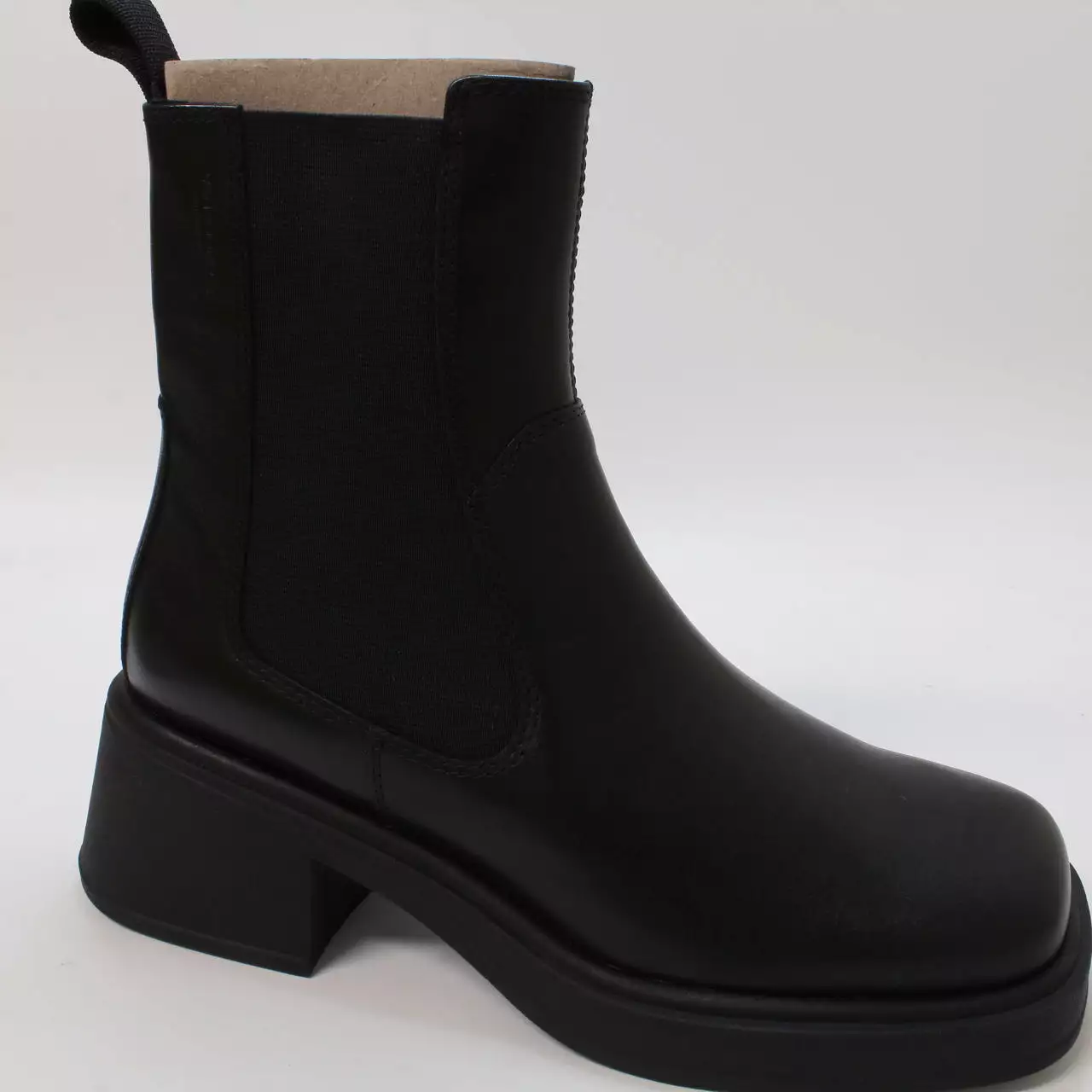 Odd Sizes: Women's Black Vagabond Dorah Chelsea Boots in UK Sizes 5/6