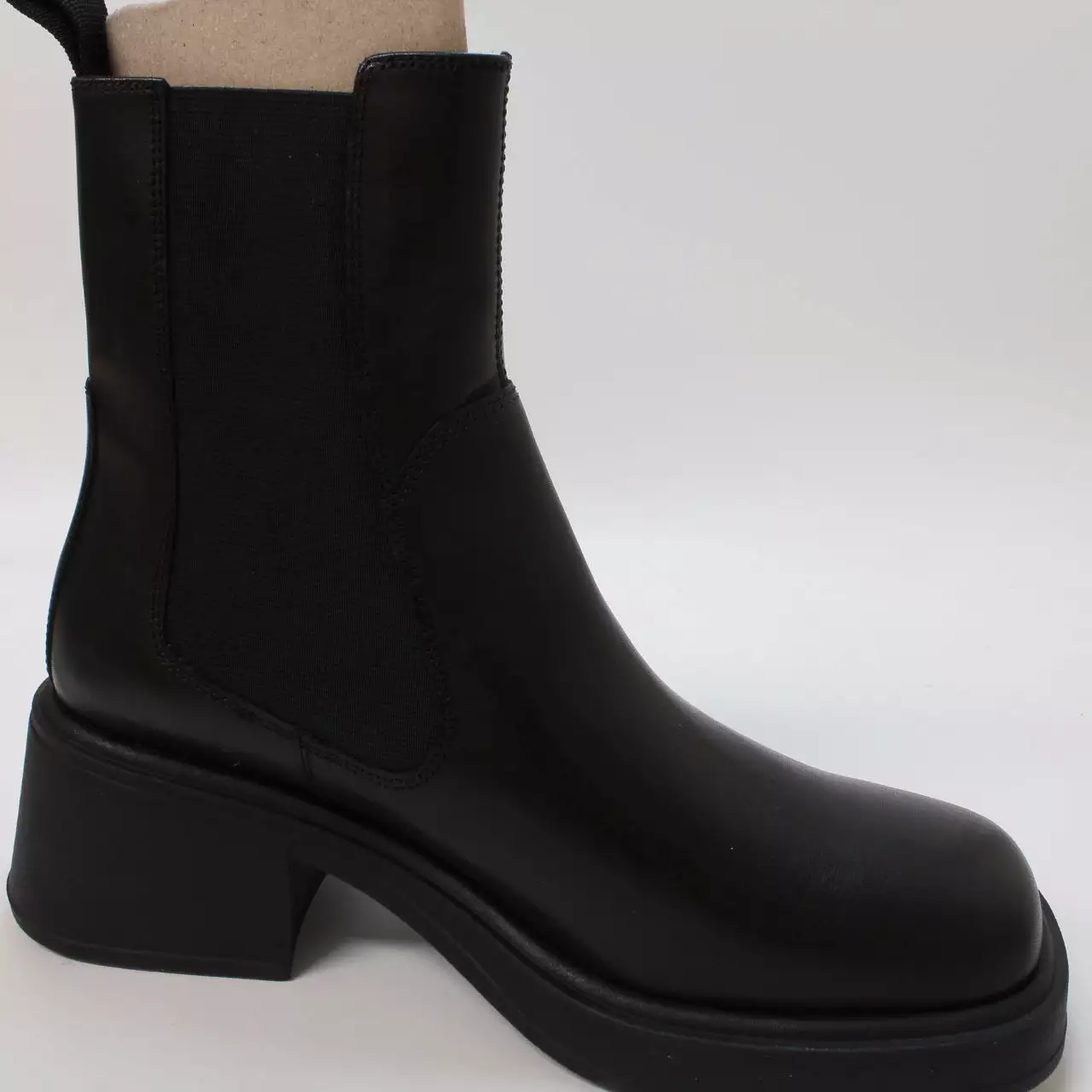 Odd Sizes: Women's Black Vagabond Dorah Chelsea Boots in UK Sizes 5/6