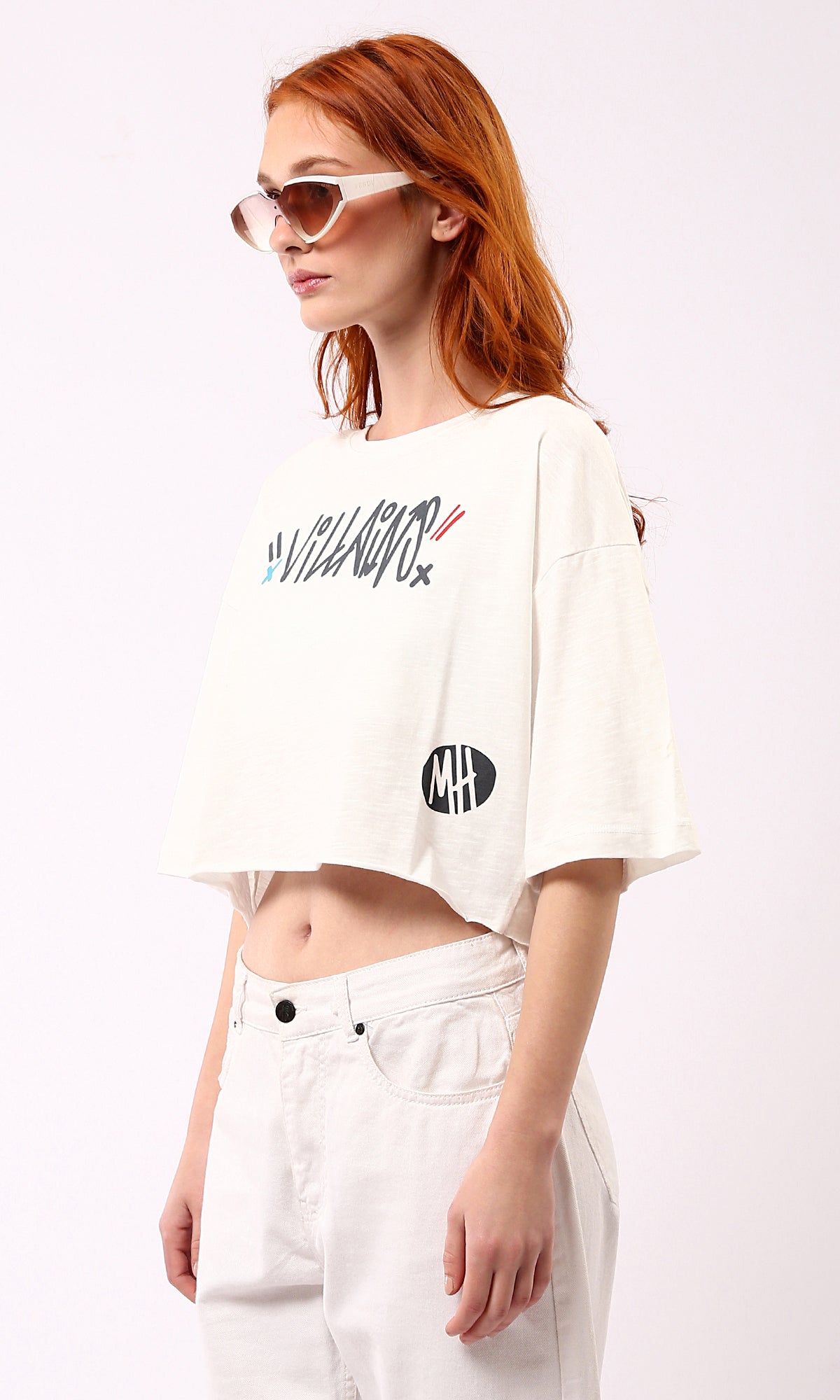 Off-White Cropped Tee with Front and Back Print - O181684