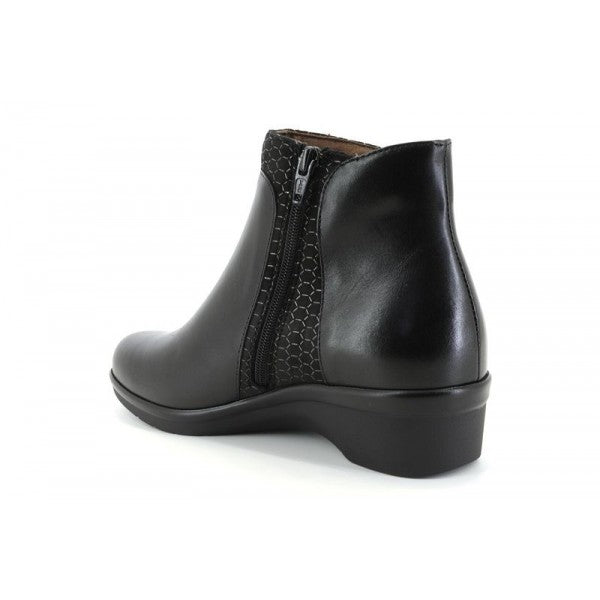 PITILLOS black wedge boot