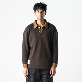 Polo shirt in brown with corduroy details - result 1: Waffle knit polo with corduroy accents in brown.