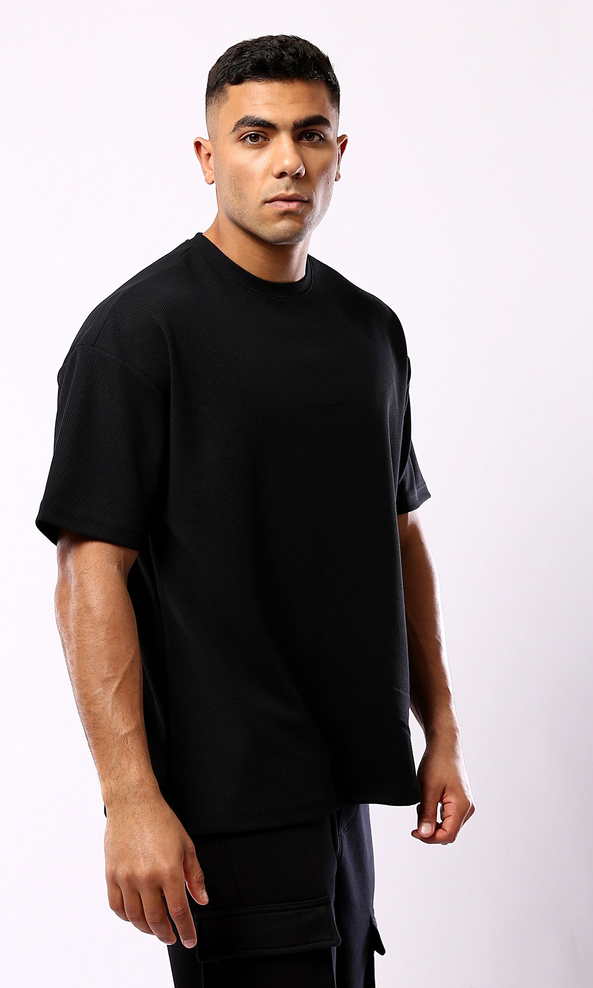 Relaxed Fit Black Tee, Elbow Sleeves, O182737