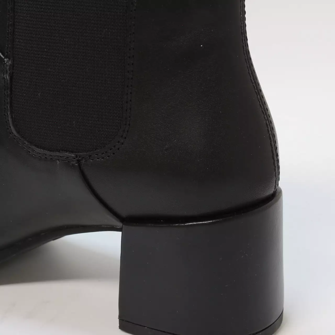 Vagabond Shoemakers Stina Chelsea Boots Black - Women's.